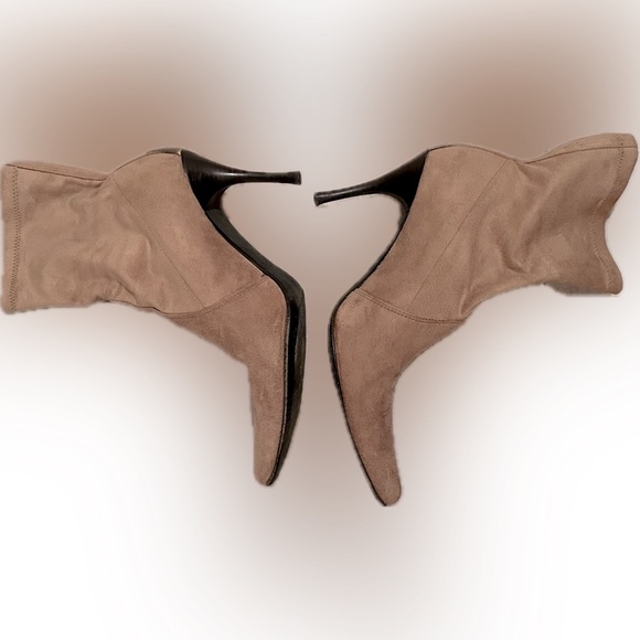 SOLD! Donald J Pliner Couture Suede Point Toe Pump Booties Italian 11 - Picture 10 of 12